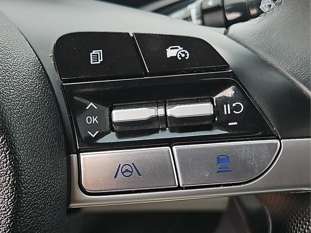 2024 Hyundai Elantra Limited - Photo 24