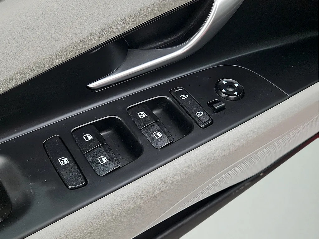 2024 Hyundai Elantra Limited - Photo 16