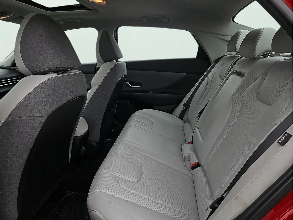 2024 Hyundai Elantra Limited - Photo 11