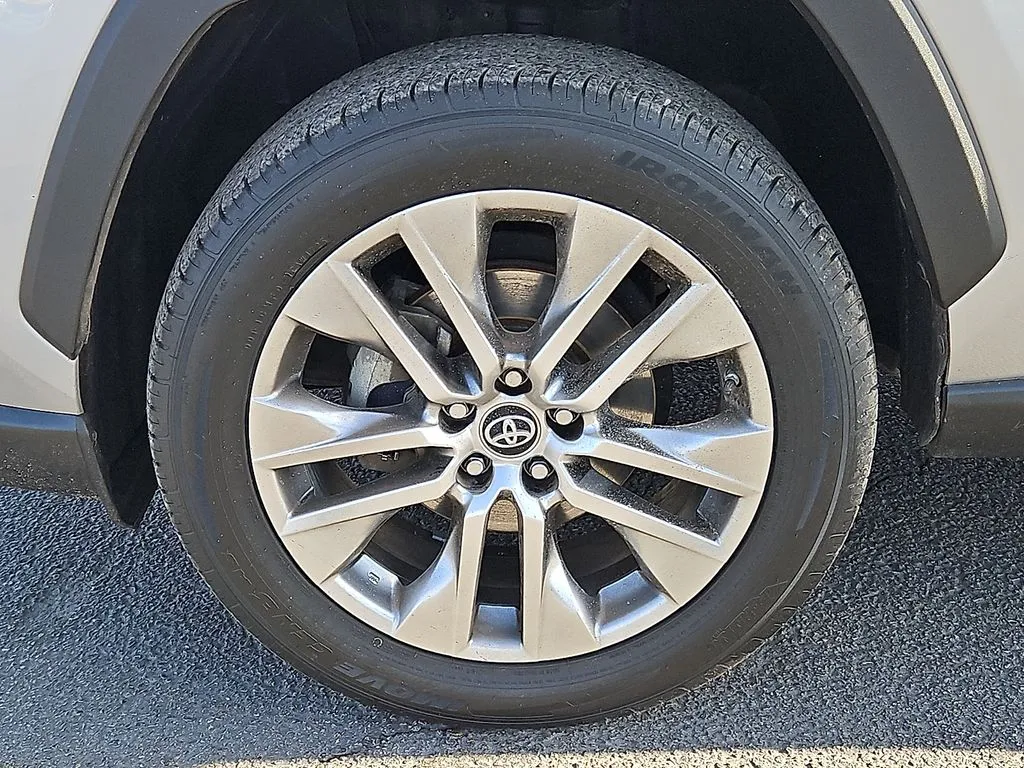 Toyota RAV4 photo 9