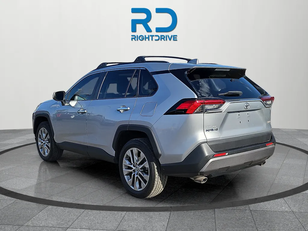 Toyota RAV4 photo 5