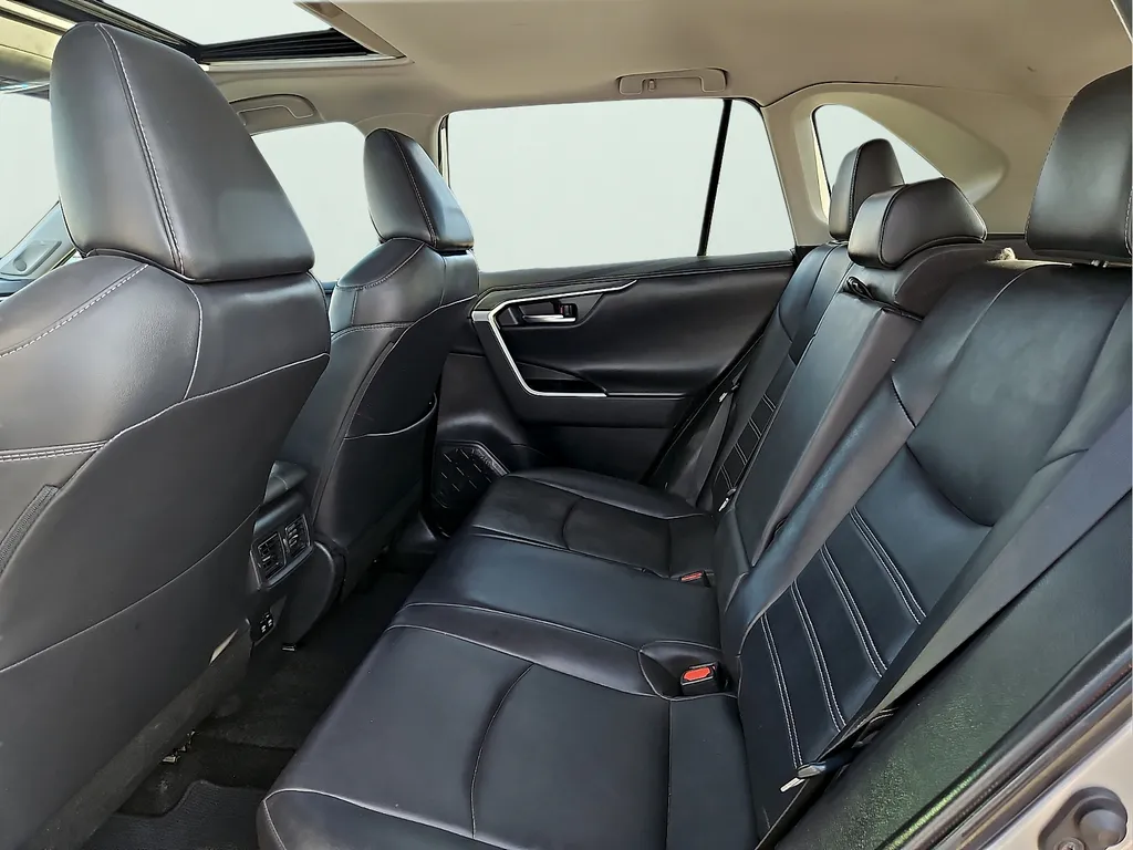 Toyota RAV4 photo 11