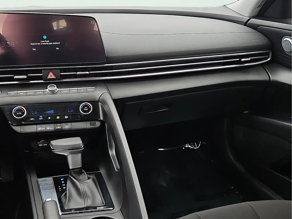 2024 Hyundai Elantra SEL - Photo 13