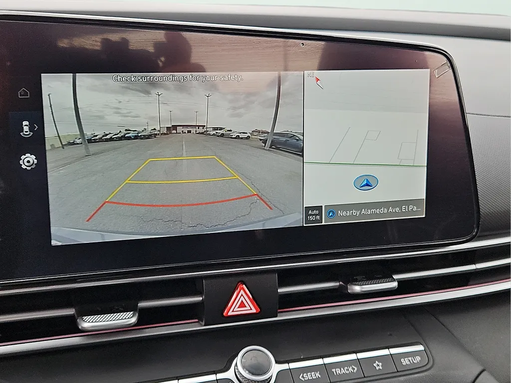 2024 Hyundai Elantra SEL - Photo 18