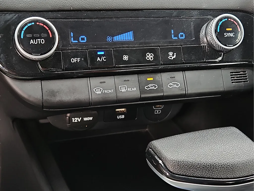 2024 Hyundai Elantra SEL - Photo 23