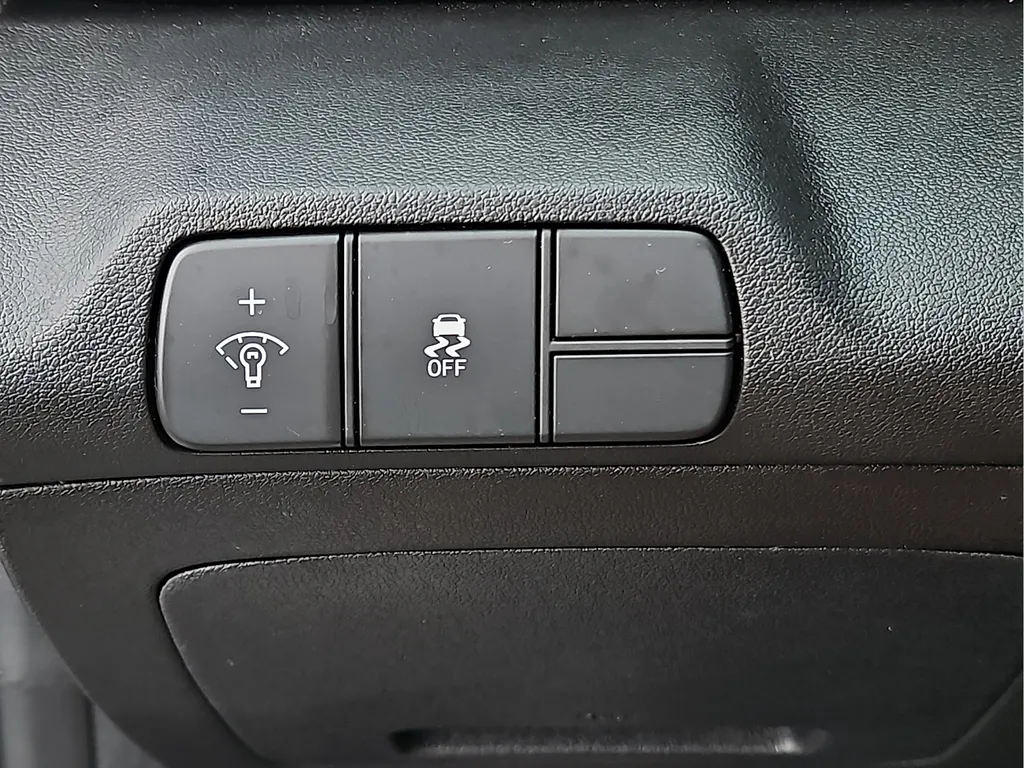 2024 Hyundai Elantra SEL - Photo 17