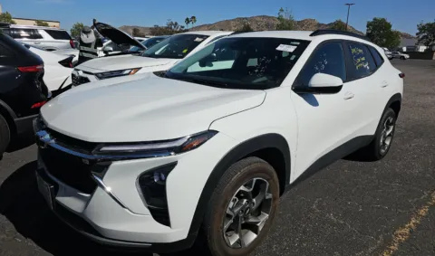 Photos of 2025 Chevrolet Trax LT for sale in El Paso, TX at RightDrive - 1791 Lee Trevino