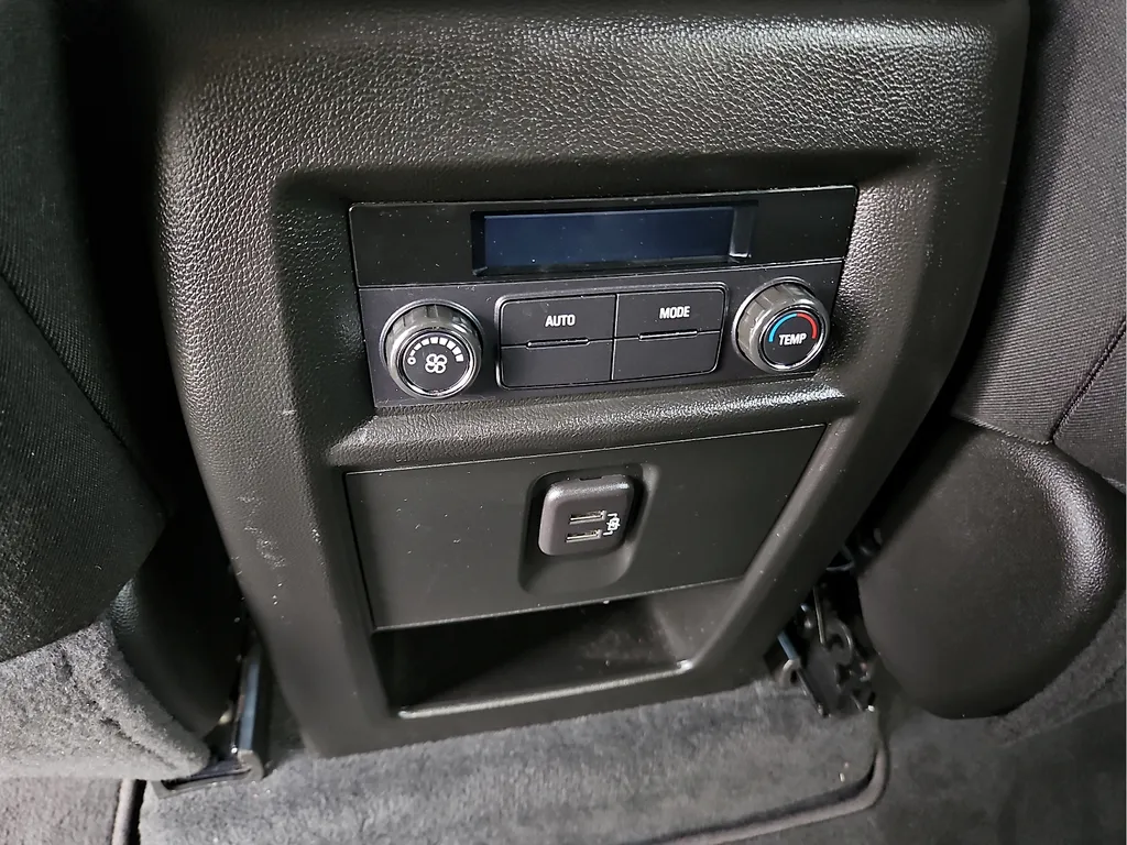 Chevrolet Traverse photo 12