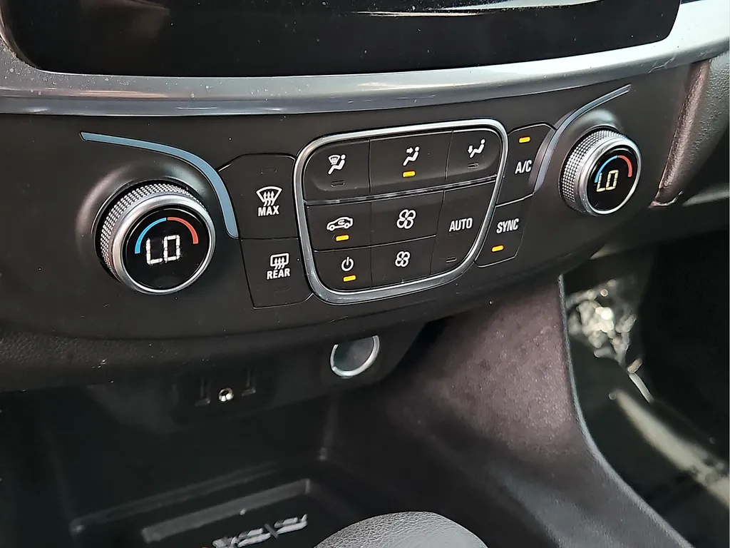 Chevrolet Traverse photo 24