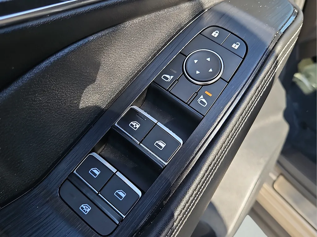 Nissan Rogue photo 16