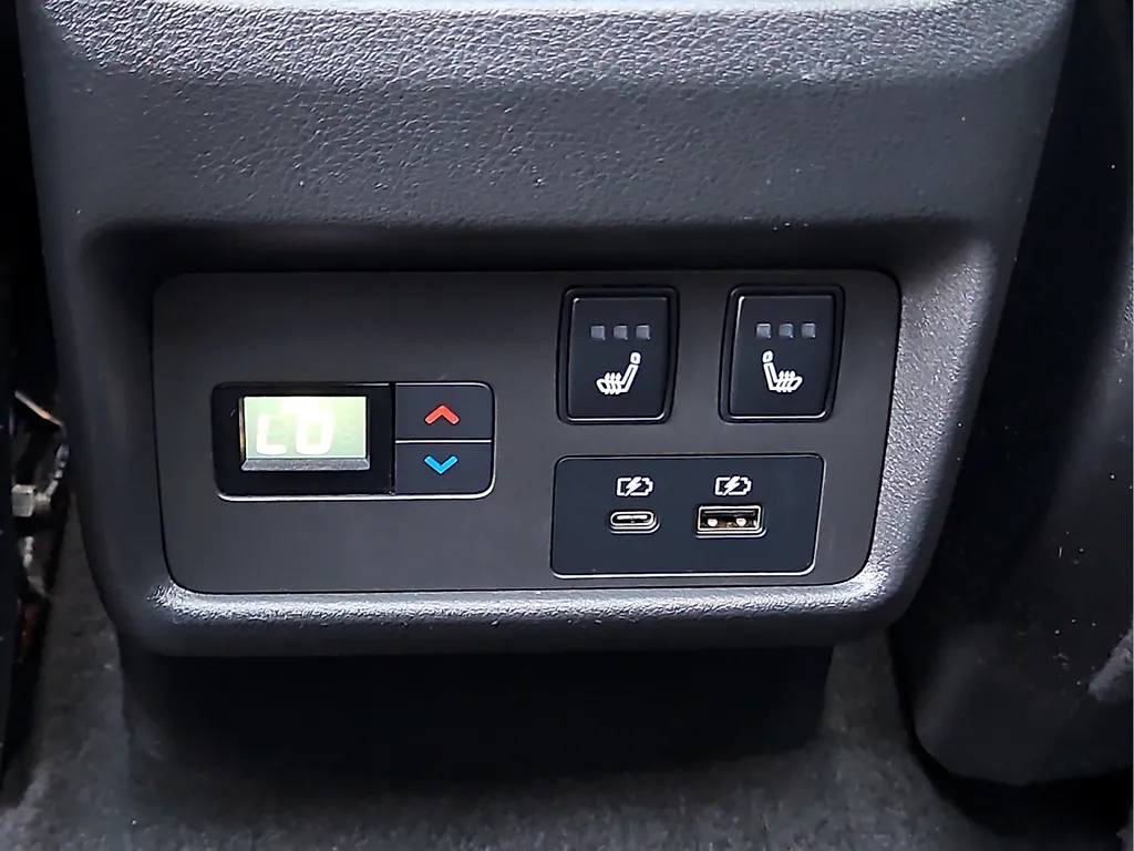 Nissan Rogue photo 14