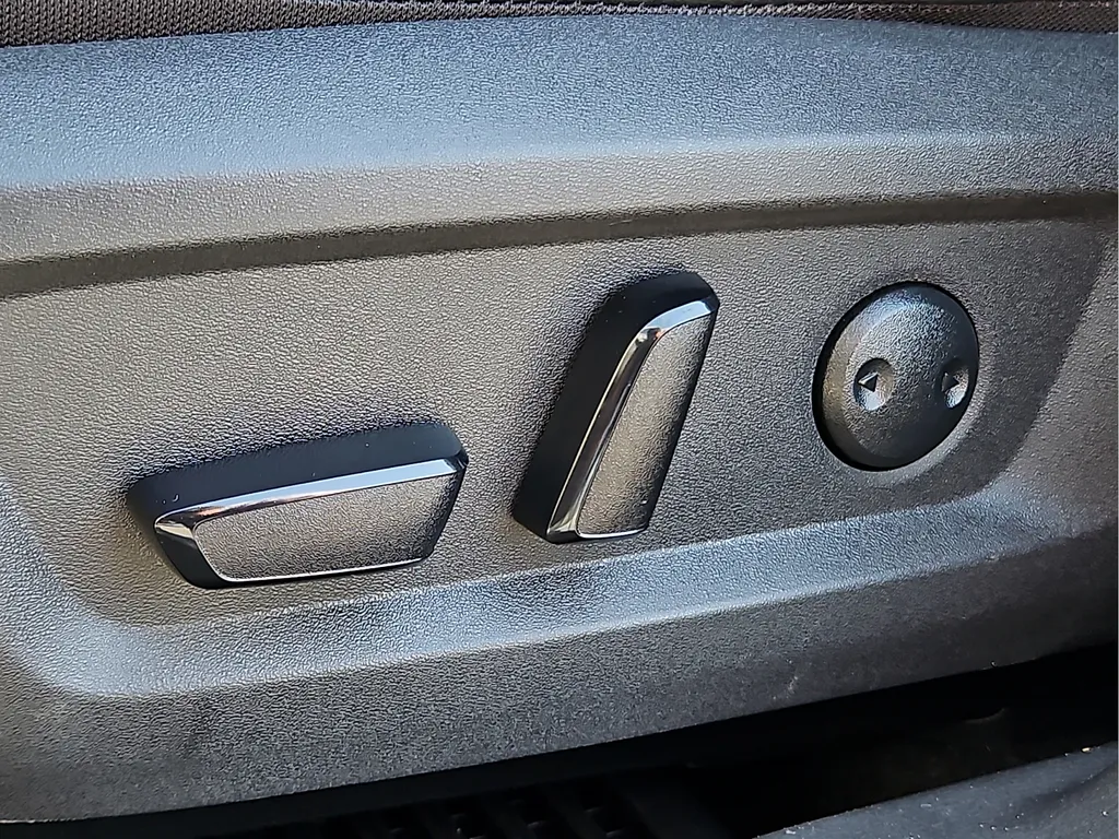 Nissan Rogue photo 18