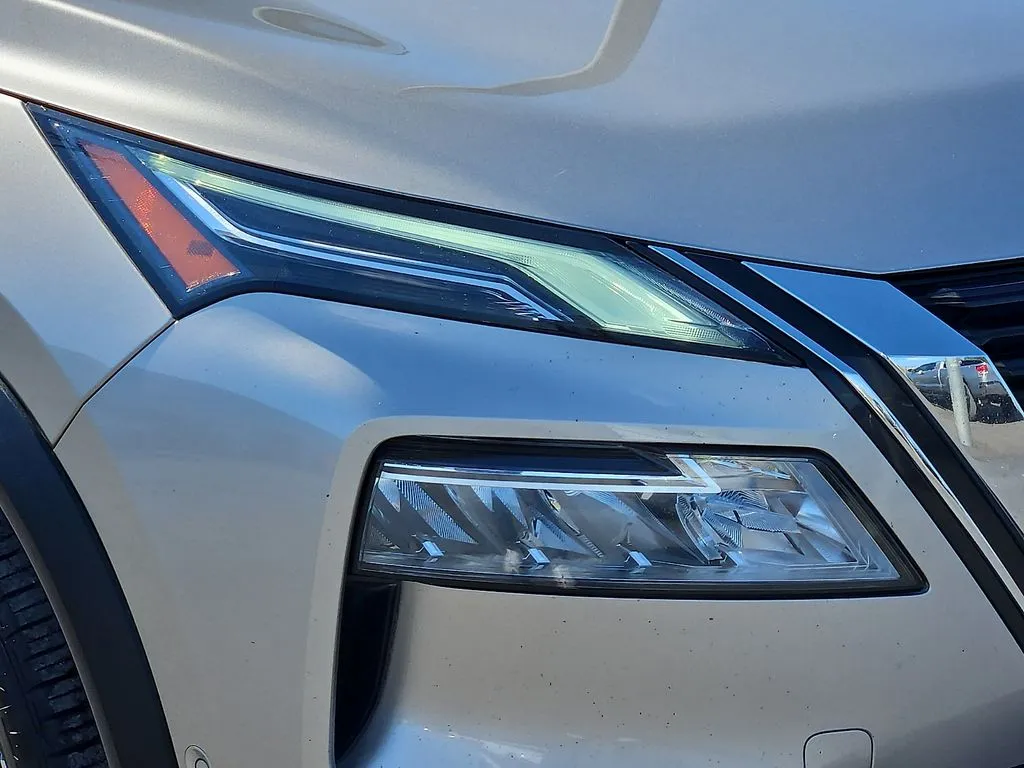 Nissan Rogue photo 8