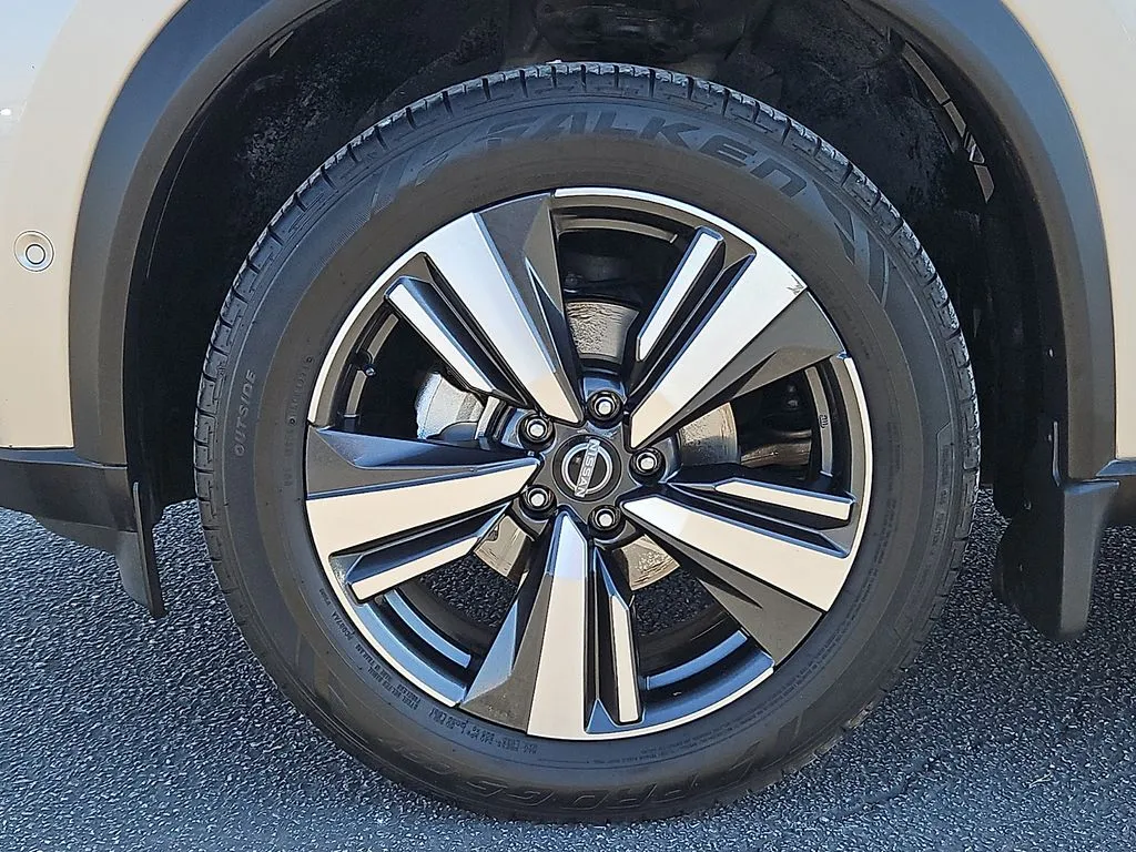 Nissan Rogue photo 10
