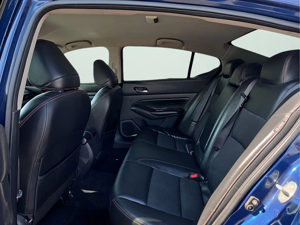 2021 Nissan Altima SR - Photo 14