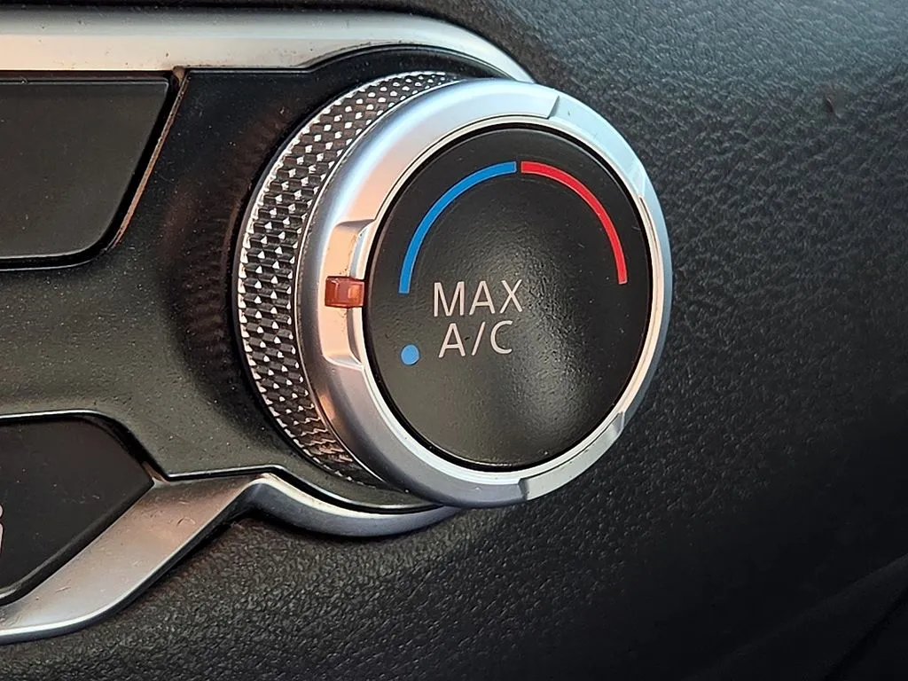 2021 Nissan Altima SR - Photo 21