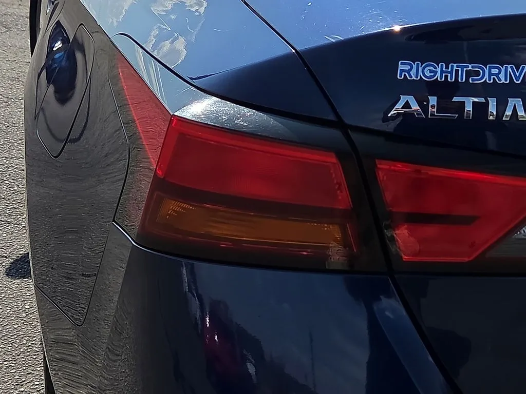 2021 Nissan Altima SR - Photo 10