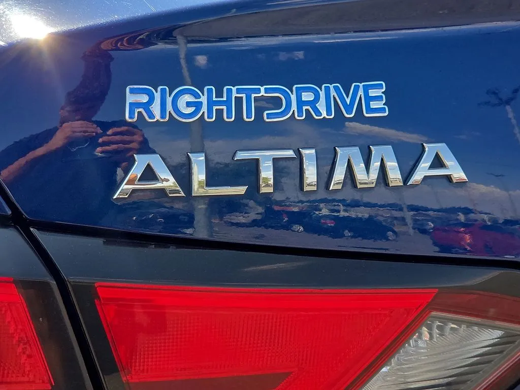 2021 Nissan Altima SR - Photo 11