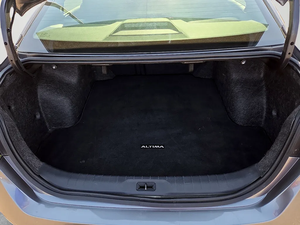 2023 Nissan Altima SV - Photo 13