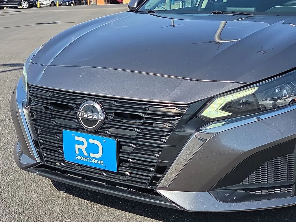 2023 Nissan Altima SV - Photo 7