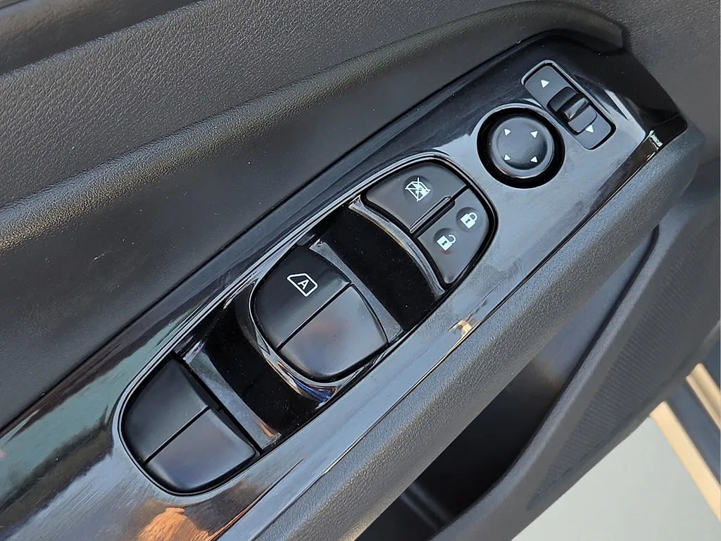 2023 Nissan Altima SV - Photo 17