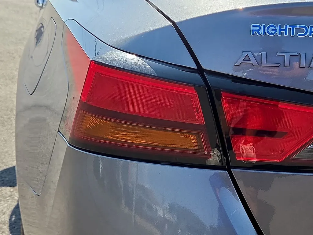 2023 Nissan Altima SV - Photo 10