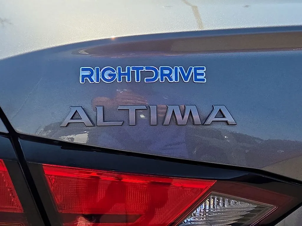 2023 Nissan Altima SV - Photo 11