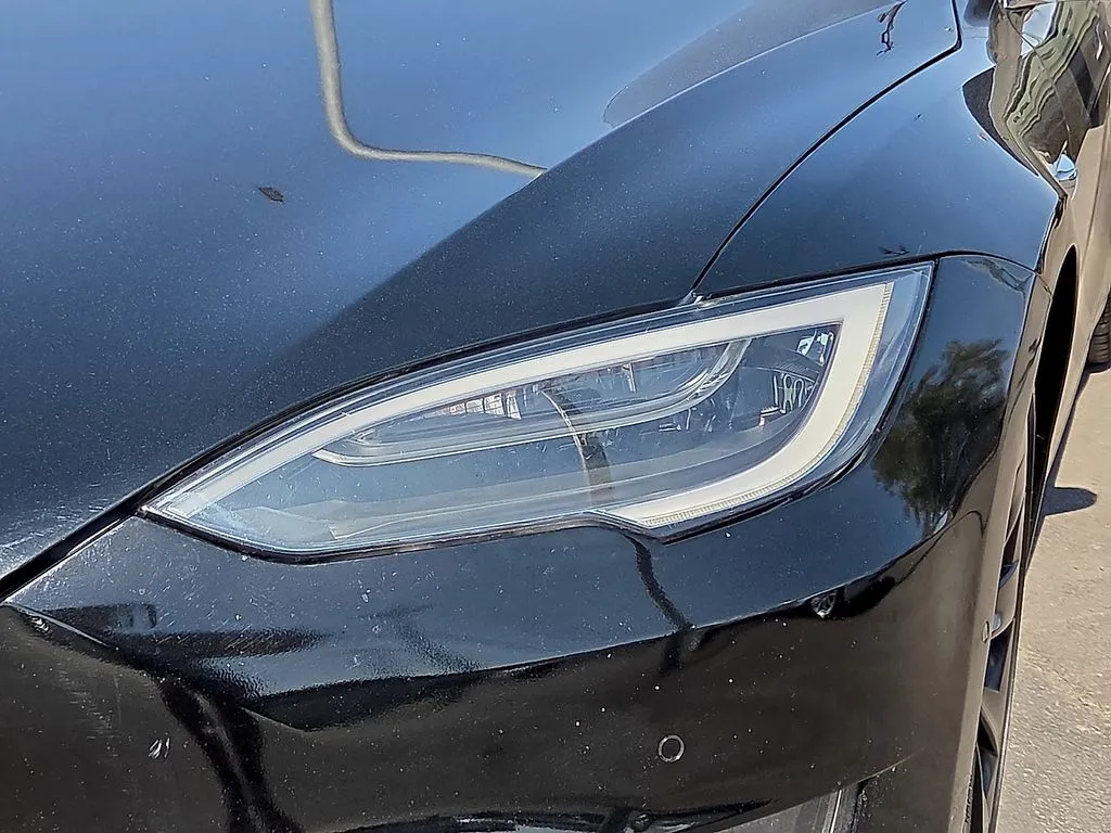 Tesla Model S photo 8