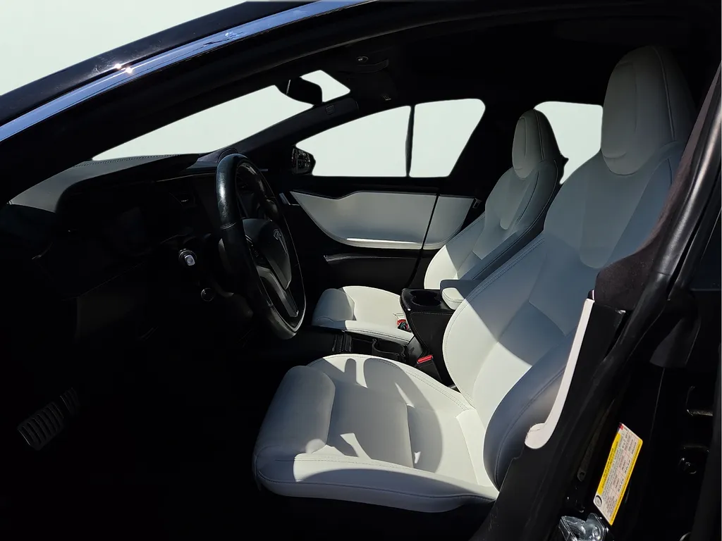 Tesla Model S photo 19