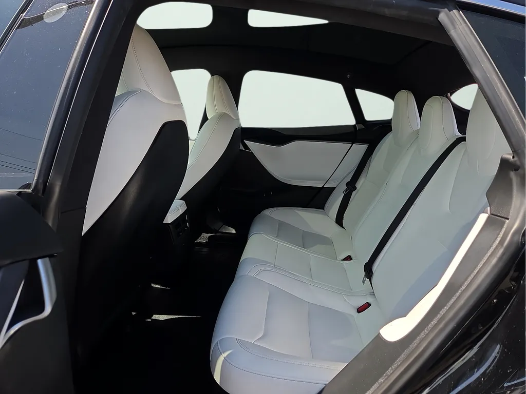 Tesla Model S photo 14