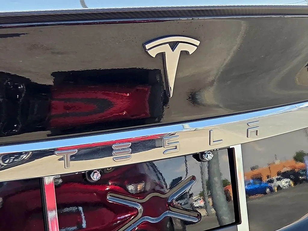 Tesla Model S photo 11