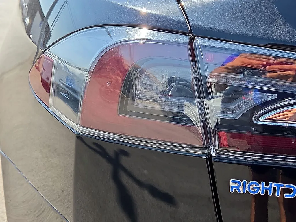 Tesla Model S photo 10