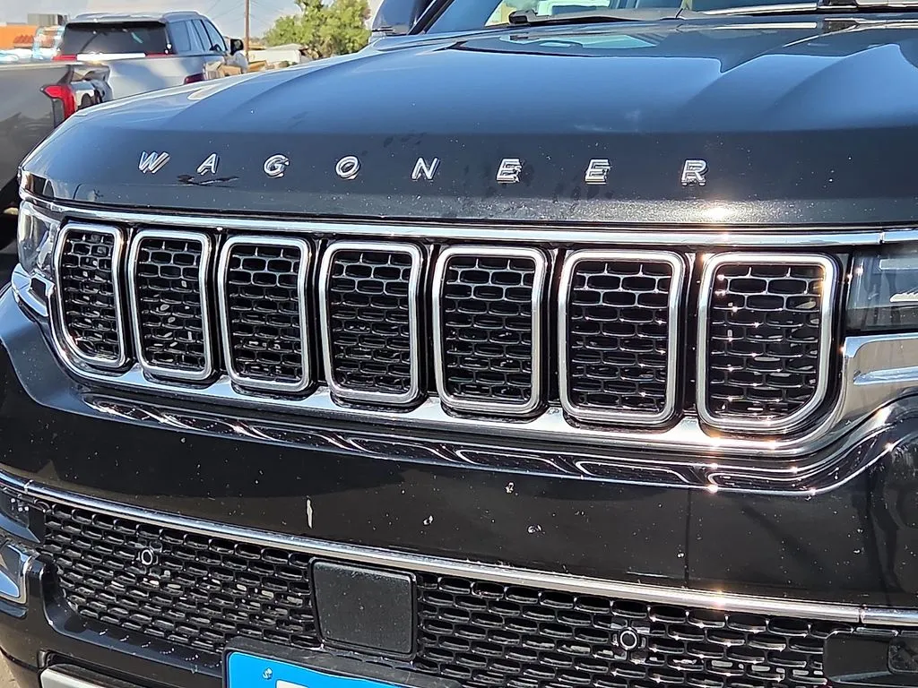 Jeep Wagoneer photo 7