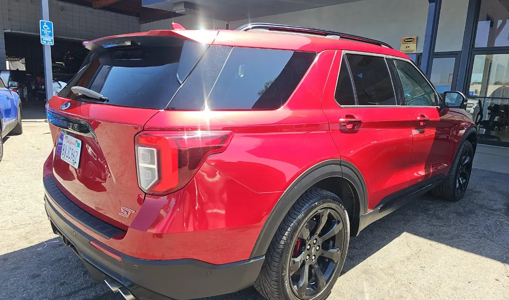 Ford Explorer photo 4