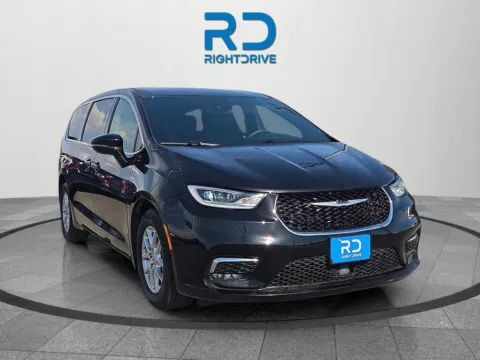 Black 2025 Chrysler Pacifica Select for sale in El Paso, TX
