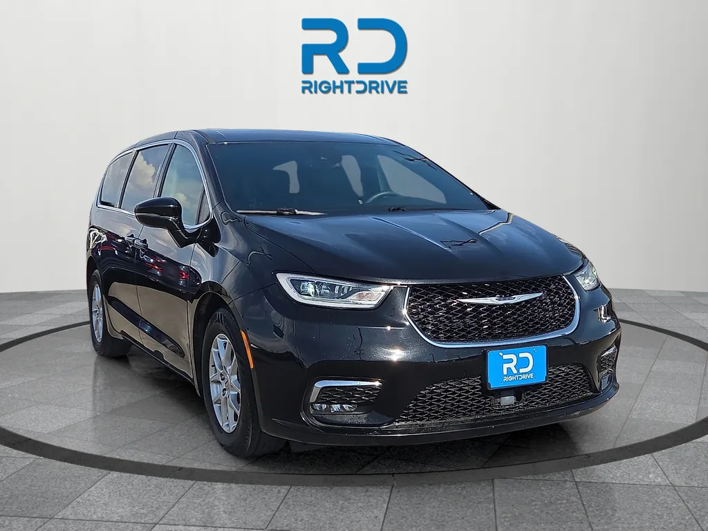 Black 2025 Chrysler Pacifica Select for sale in El Paso, TX