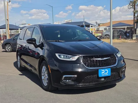 Black 2025 Chrysler Pacifica Select for sale in El Paso, TX