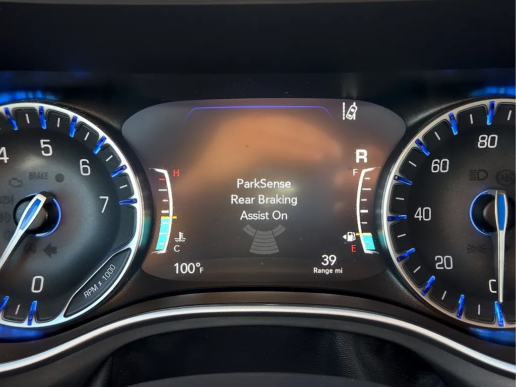 Chrysler Pacifica photo 23
