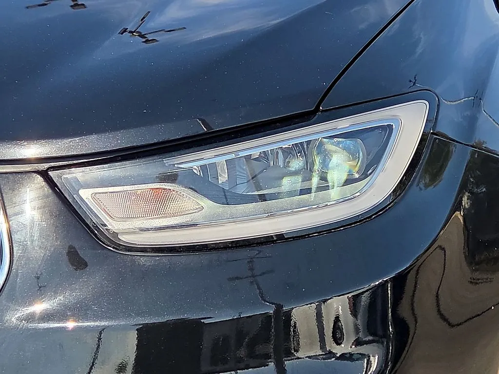 Chrysler Pacifica photo 8