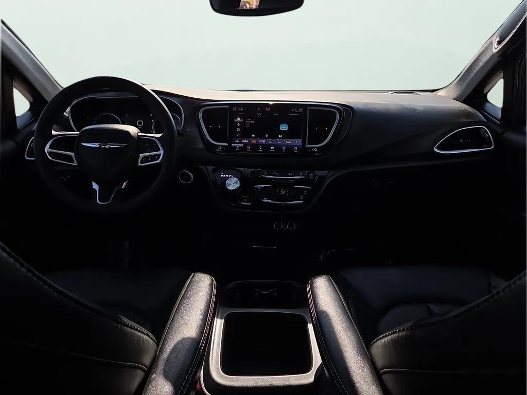 Chrysler Pacifica photo 15