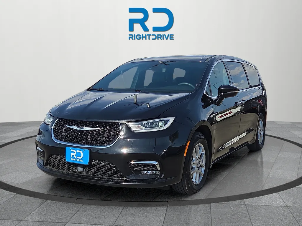 Chrysler Pacifica photo 6