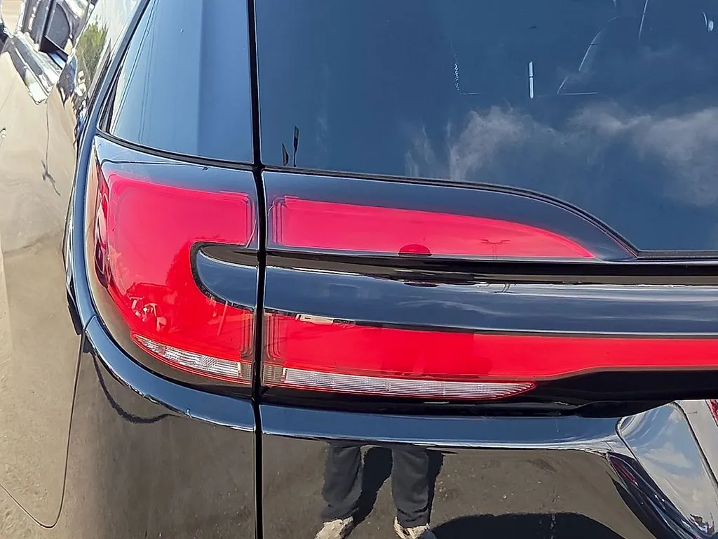 Chrysler Pacifica photo 10