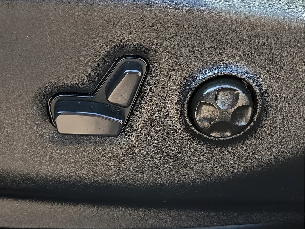 Chrysler Pacifica photo 18