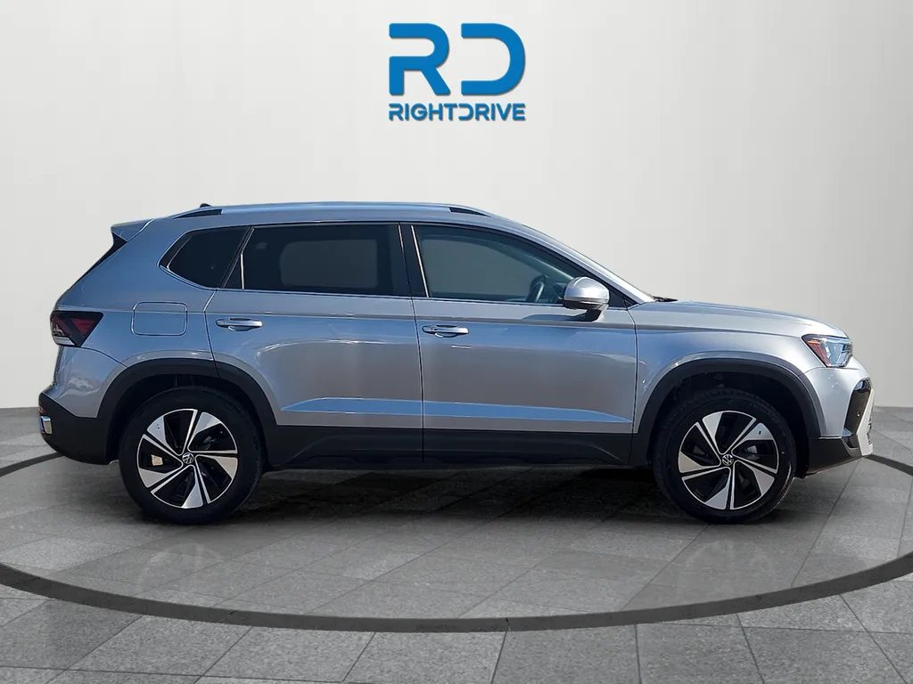 Volkswagen Taos photo 2
