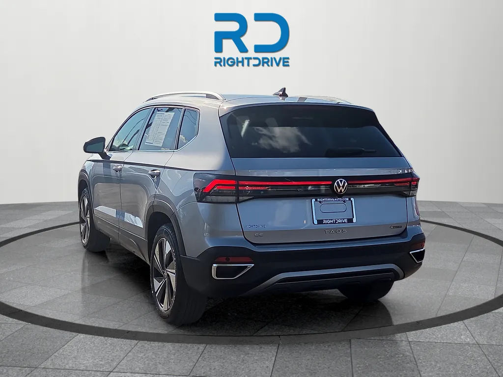 Volkswagen Taos photo 4