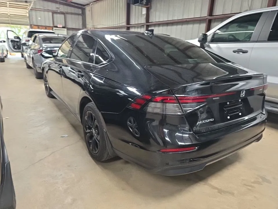 Honda Accord photo 5
