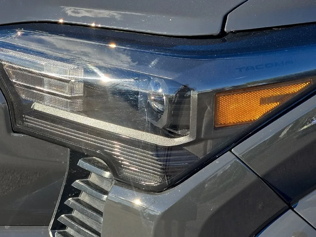 Toyota Tacoma photo 7