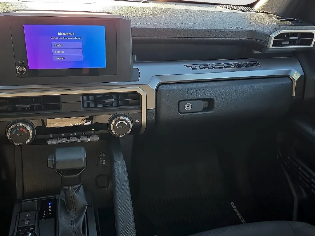Toyota Tacoma photo 15
