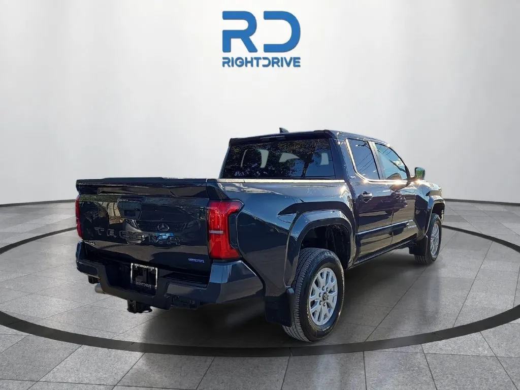 Toyota Tacoma photo 3