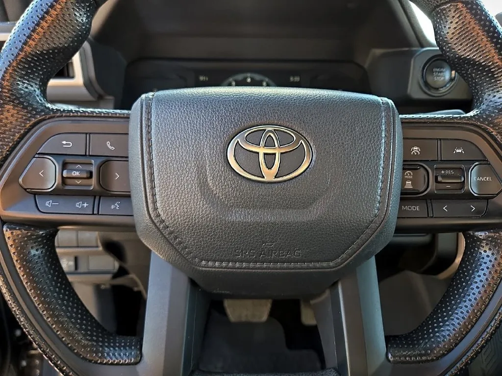 Toyota Tacoma photo 24